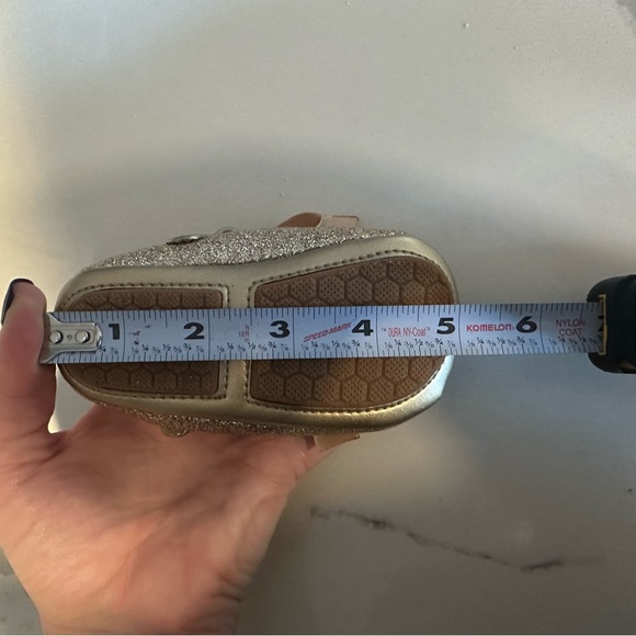 Felix and Flora Baby Sparkle Gold Shoes w/ Velcro Strap Size 12-18 - Picture 7 of 8